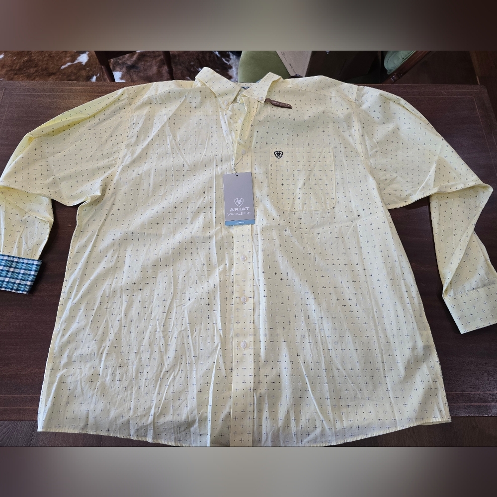 NWT Ariat Button Down Long Sleeve Shirt